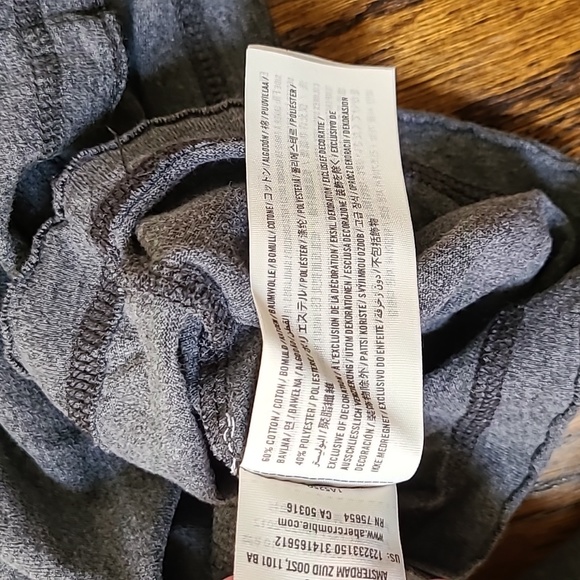 Abercrombie & Fitch Gray Long Sleeve Muscle T-Shirt Size Small - Picture 7 of 7